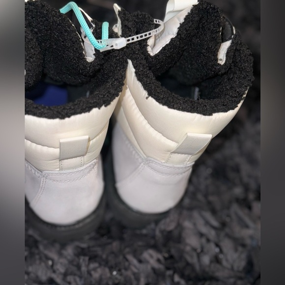 Timberland 6 inch puffer boots in light grey nubuck leather NWT - Picture 13 of 13